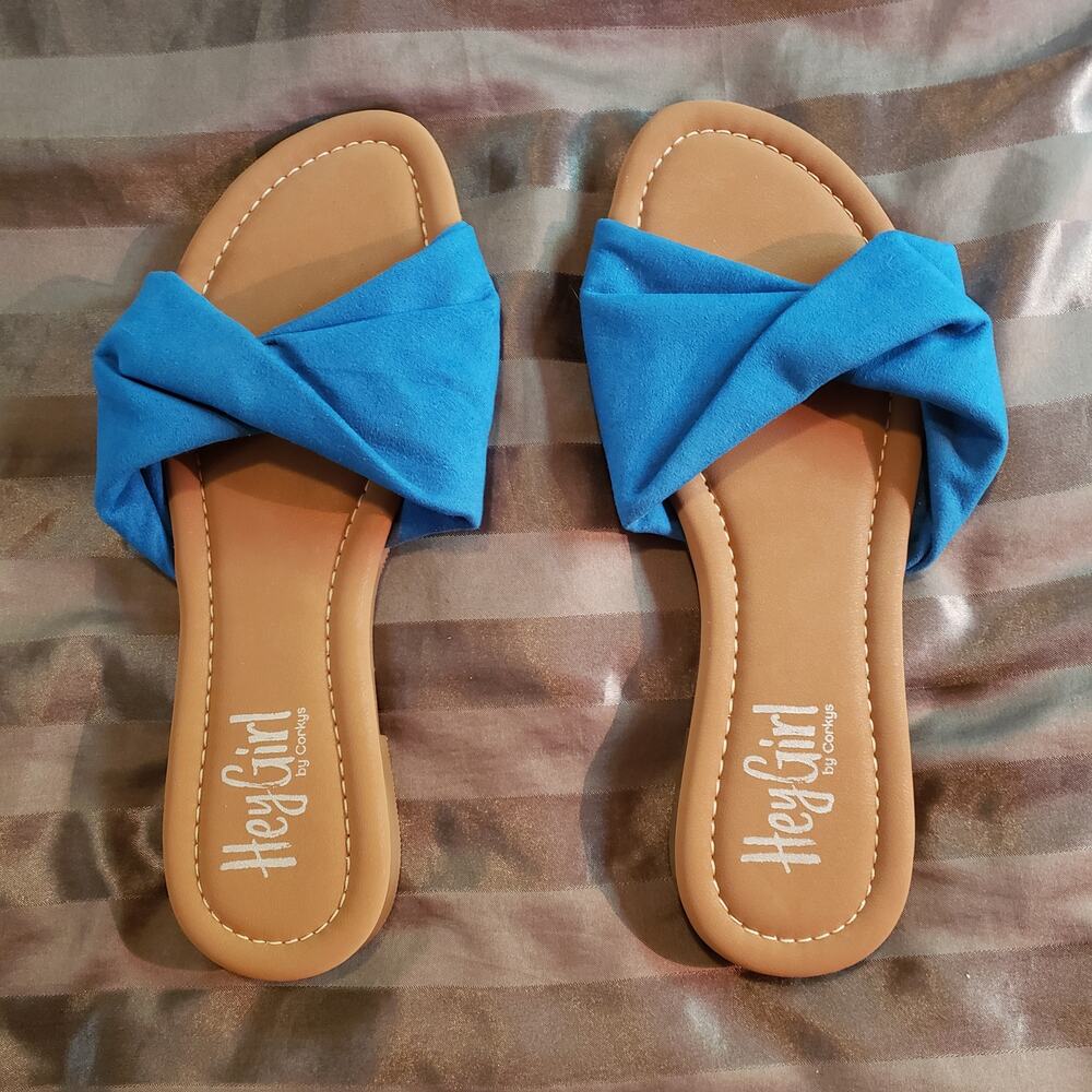 Hey Girl size 8 blue & tan sandals